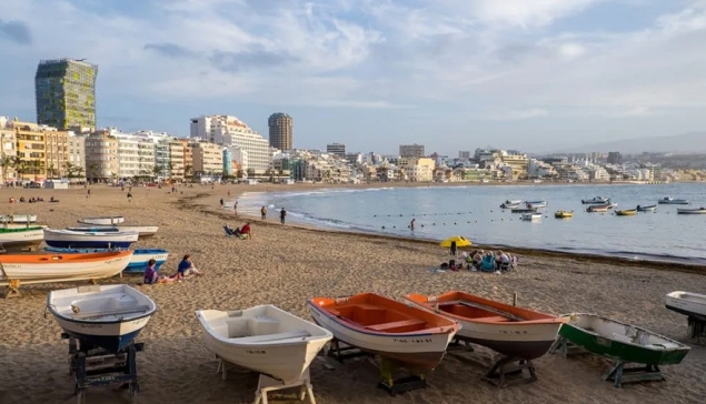 Het strand van Las Canteras verliest zijn blauwe vlag