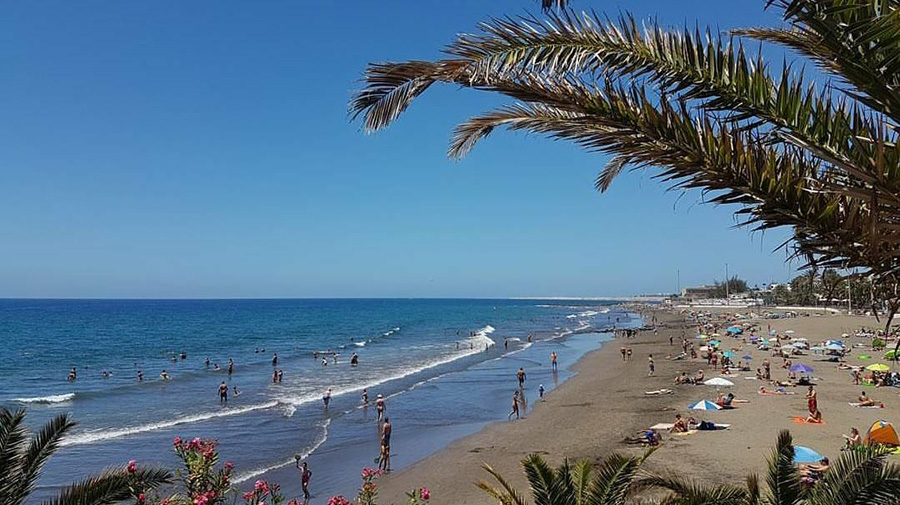 Playa de San Agustin is een populaire toeristische bestemming