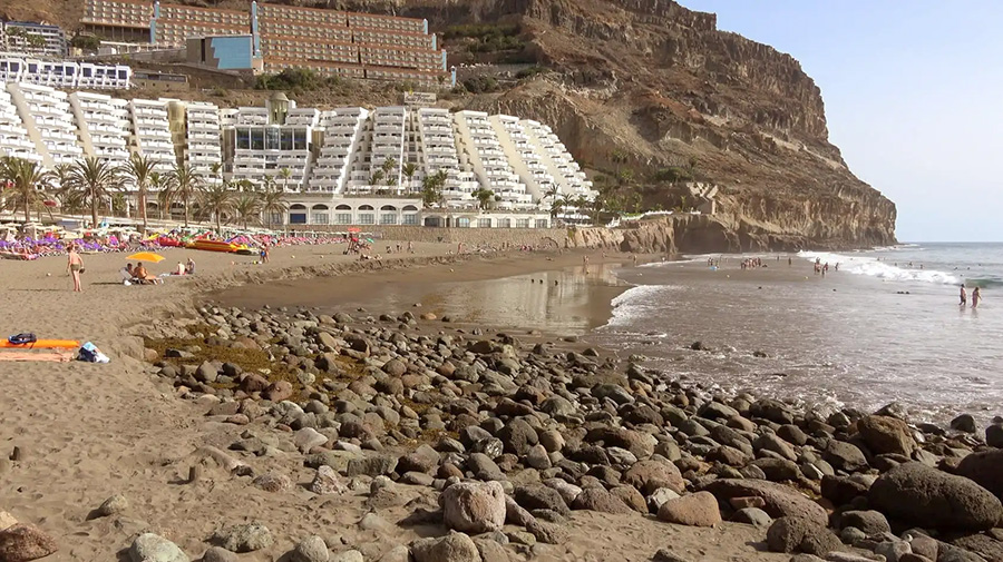 Playa Taurito, wat letterlijk vertaald "Strand van de Kleine Stier" betekent