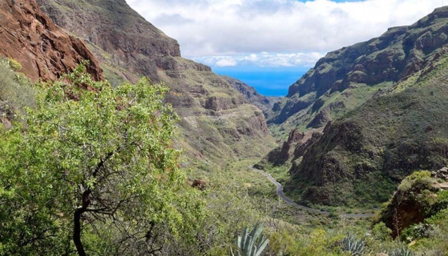 Barranco de Guayadeque met verschillende grotrestaurants