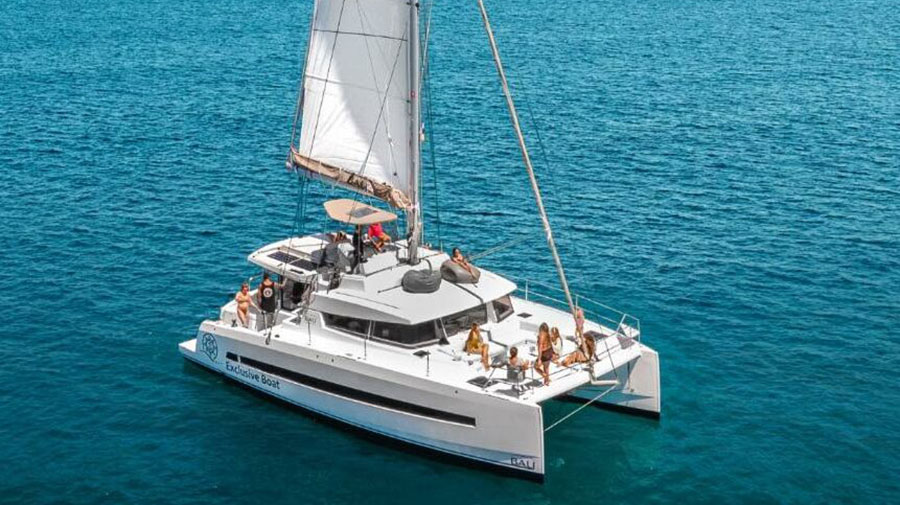 Exclusive boot catamaran