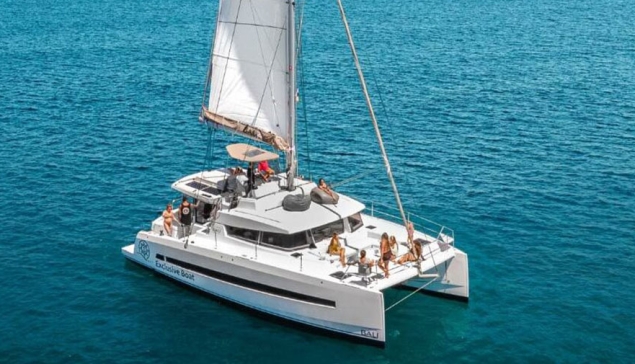 Exclusive boot catamaran