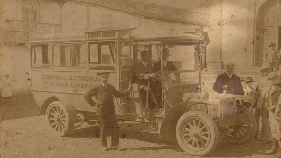 Nu 116 jaar geleden, maakte de eerste "guagua" of "coche de hora" zijn eerste rit