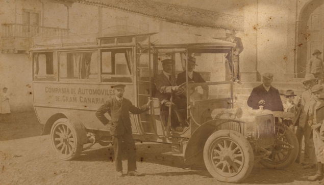 Nu 116 jaar geleden, maakte de eerste "guagua" of "coche de hora" zijn eerste rit