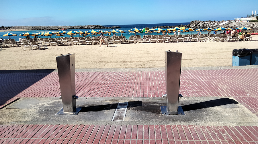 Waterschaarste? Mogán schakelt douches en voetdouches op stranden uit!