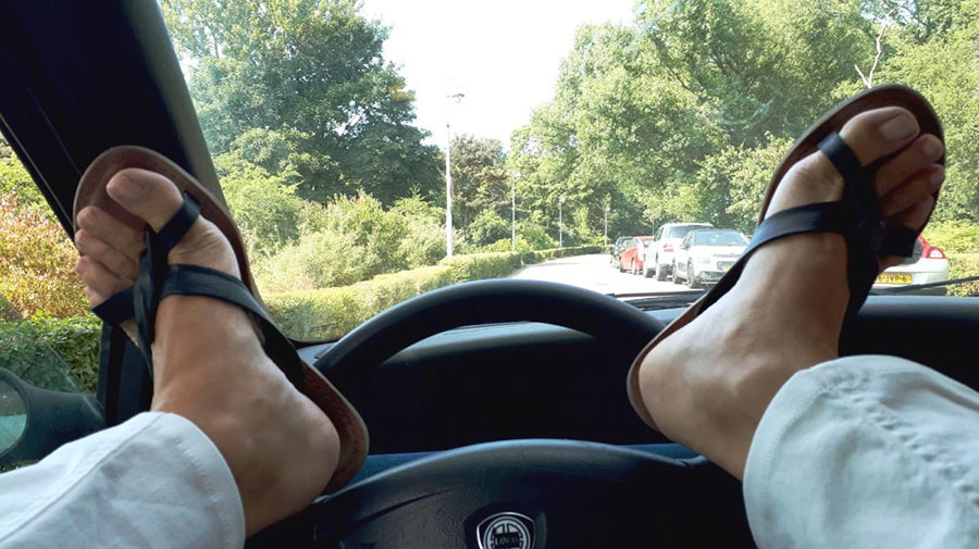 Is het rijden met slippers op Gran Canaria legaal of niet?