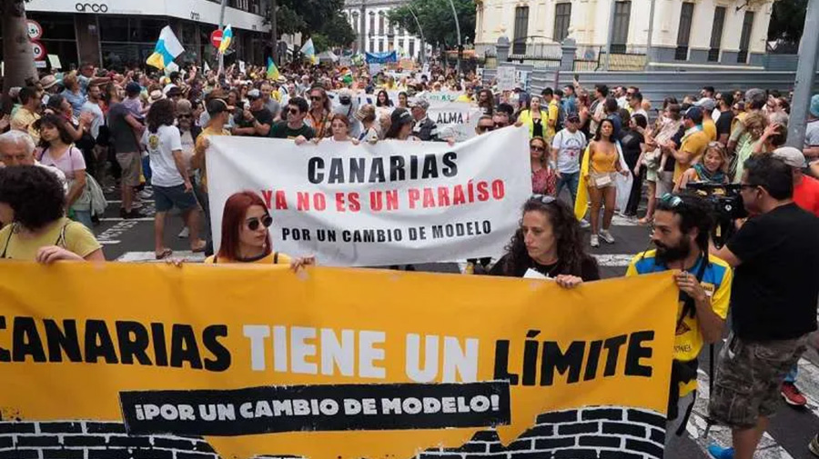 Meer protesten tegen massatoerisme dit weekend op de Canarische Eilanden