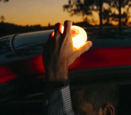 Nieuw verplicht ongeval-waarschuwingsapparaat bevestigd door de DGT