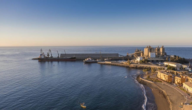 De cementfabriek heeft twaalf maanden om de kade vrij te maken vanaf het moment dat zij het ontruimingsplan indient