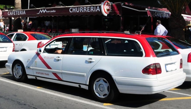 Elf taxichauffeurs verdacht van fraude met toeristen